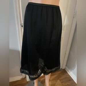Vintage Elegant Black Lace-Trimmed Chemise